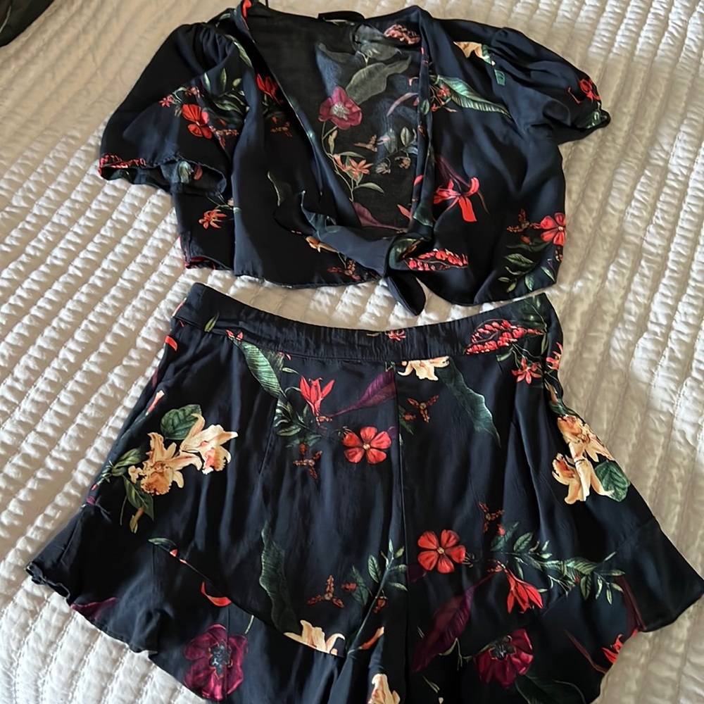 Zara accessories two piece floral crop and shorts set